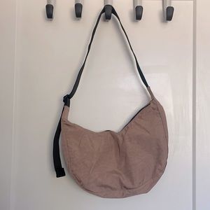 Baggu Medium Crescent Bag in Taupe
